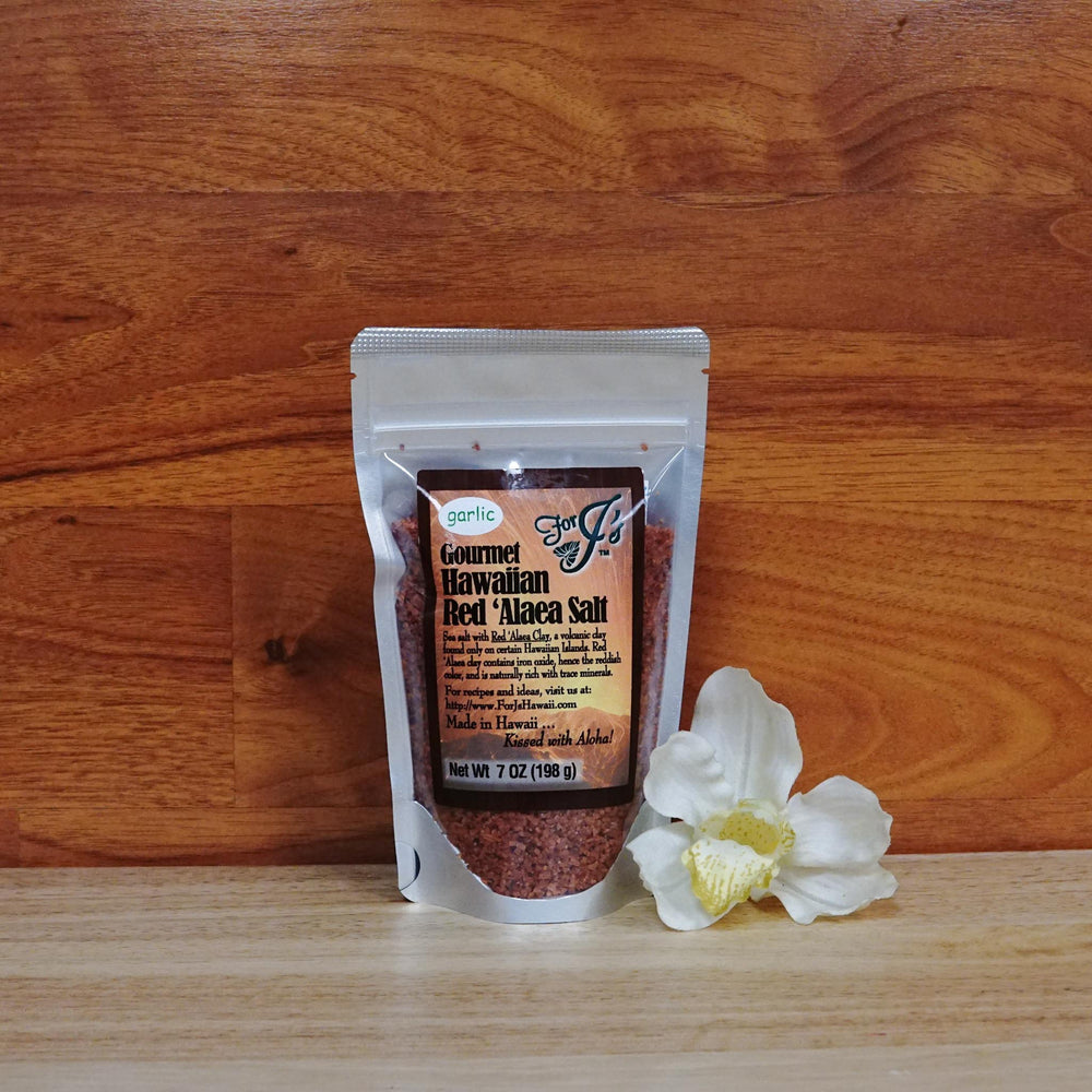 7 oz. Red 'Alaea Garlic Sea Salt on a wooden background.